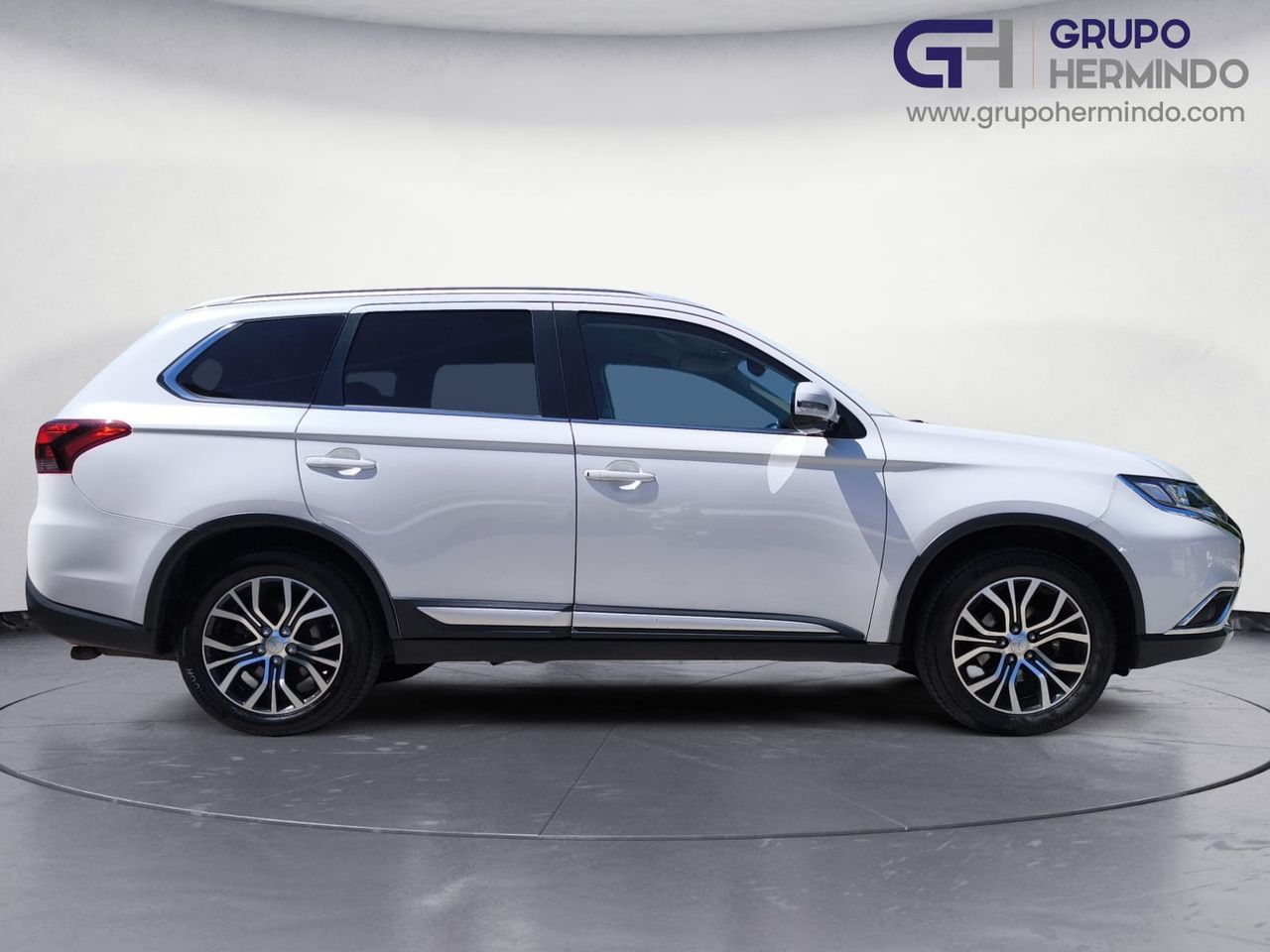 Mitsubishi Outlander 200 MPI MOTION 2WD 7 PLAZAS  - Foto 2