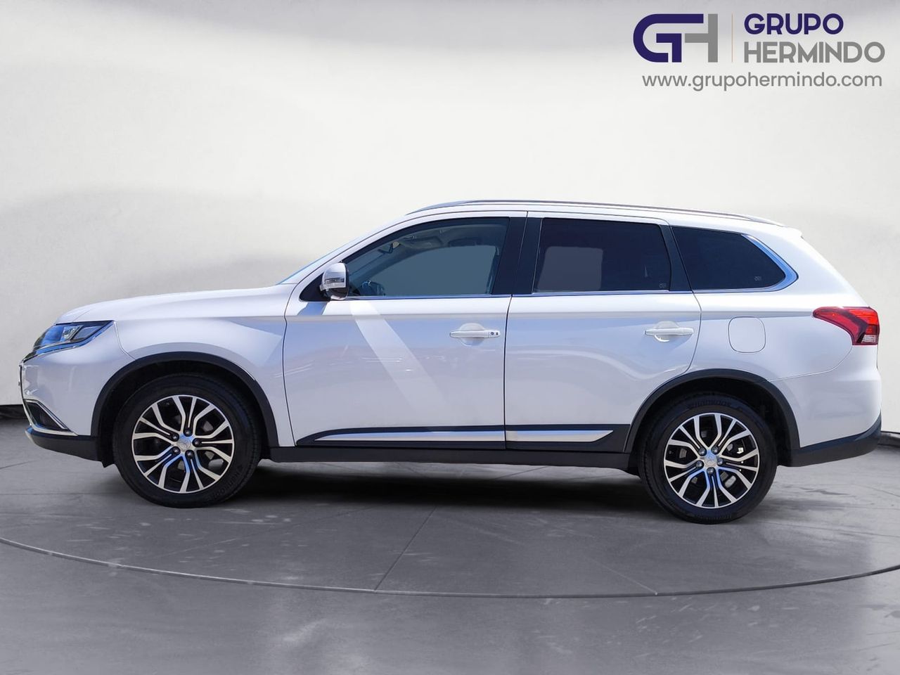 Mitsubishi Outlander 200 MPI MOTION 2WD 7 PLAZAS  - Foto 2