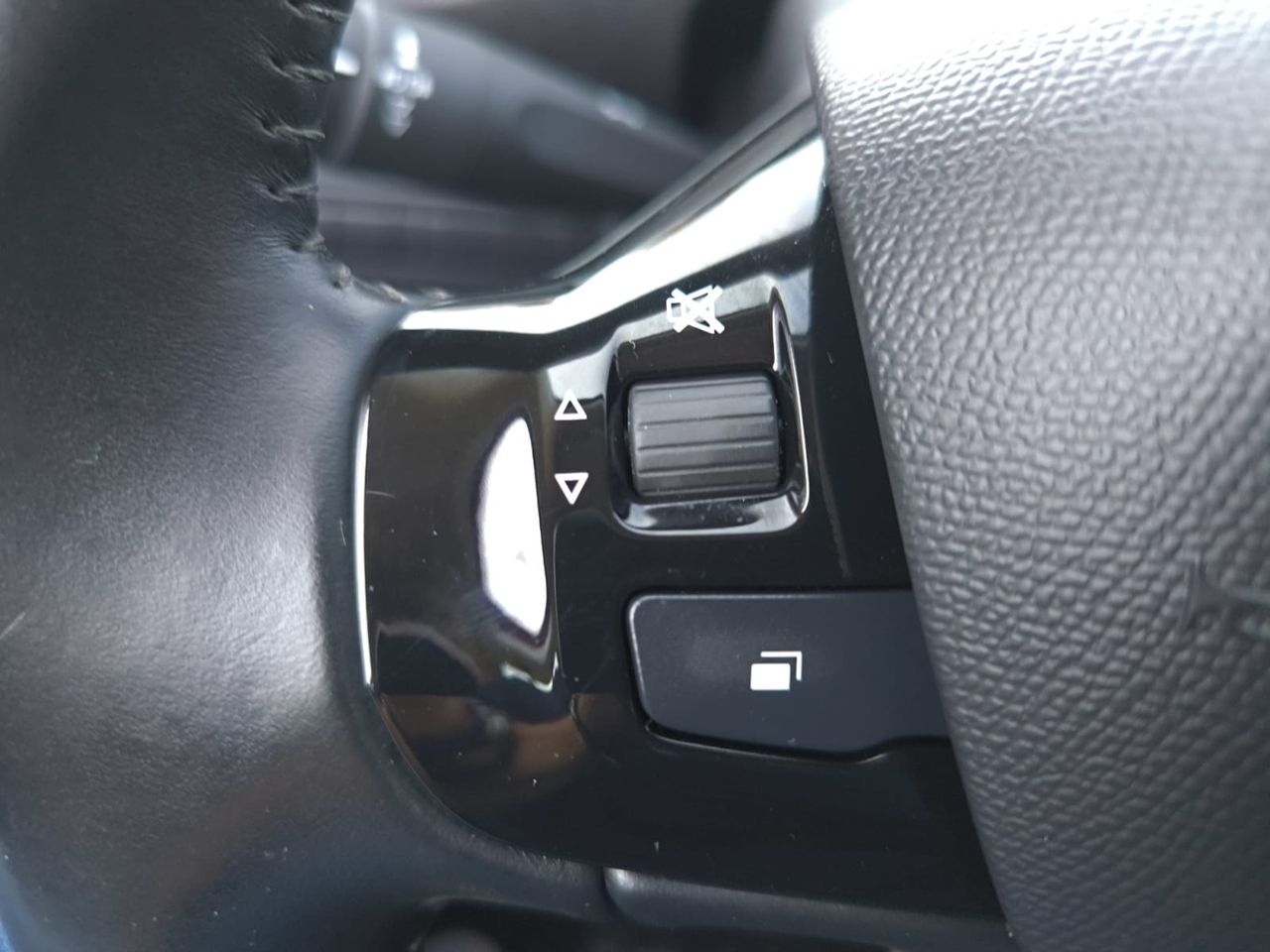 Peugeot 308 ACTIVE PACK BLUE HDI 100 CV  - Foto 2