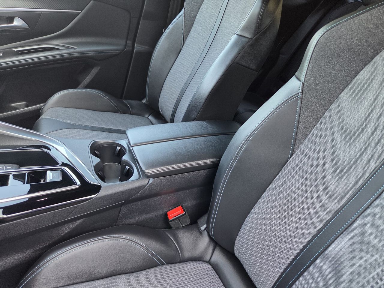 Peugeot 3008 ALLURE PACK BLUE HDI 130 CV EAT8  - Foto 2