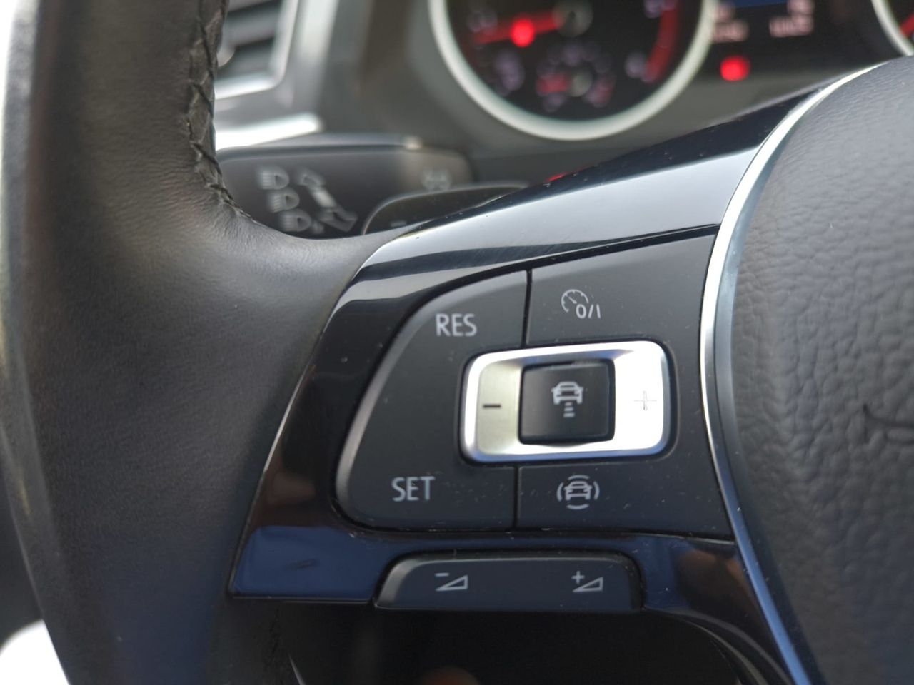 Volkswagen Tiguan R LINE 2.0 TDI 150 CV DSG  - Foto 2