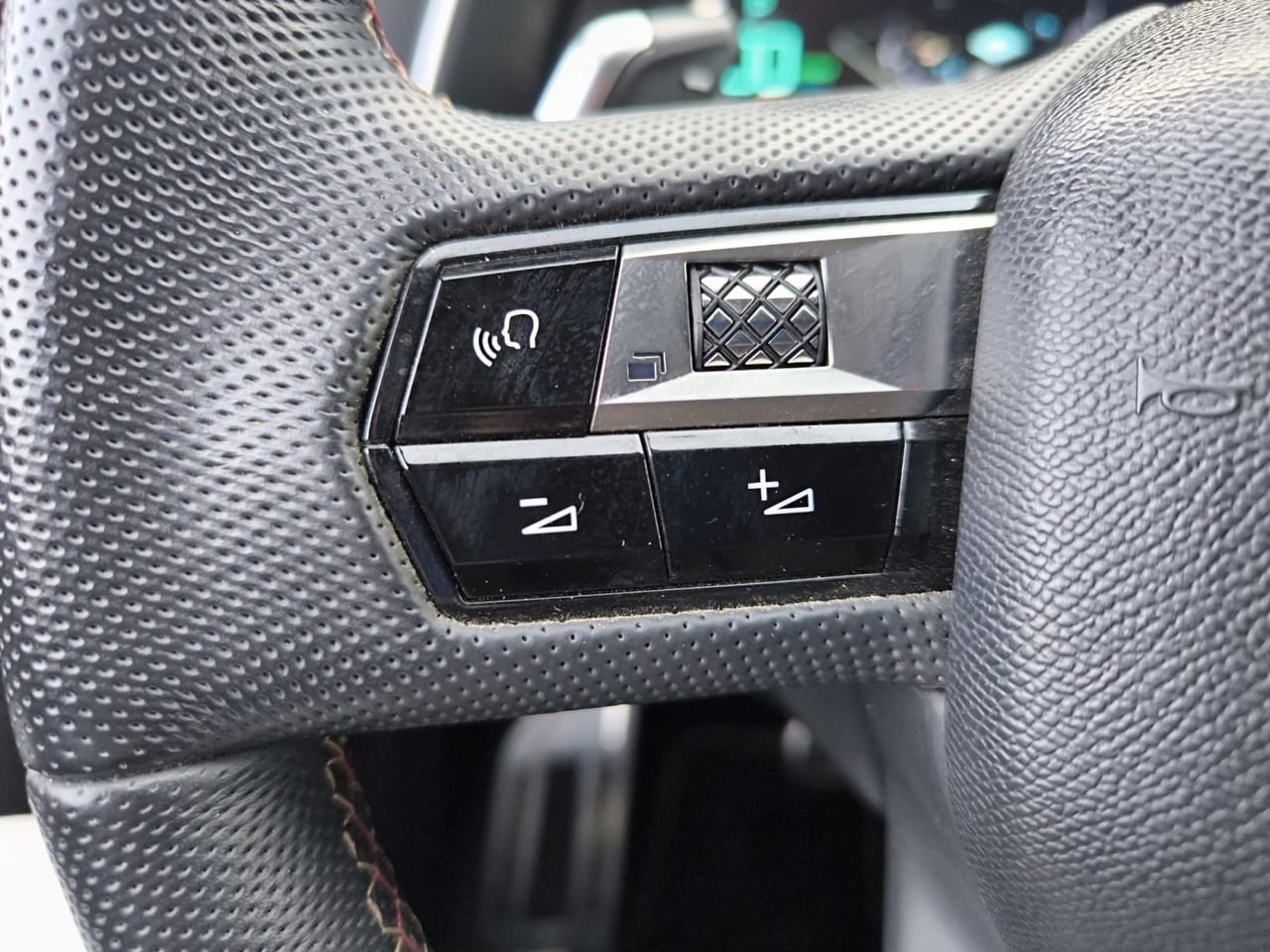 DS DS 7 1.6 ETENSE 300 PERF LINE AUTO 4WD 5P  - Foto 2