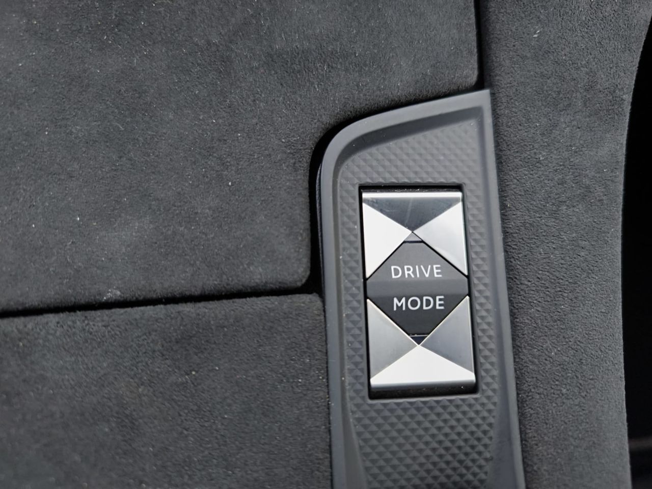 DS DS 7 1.6 ETENSE 300 PERF LINE AUTO 4WD 5P  - Foto 2