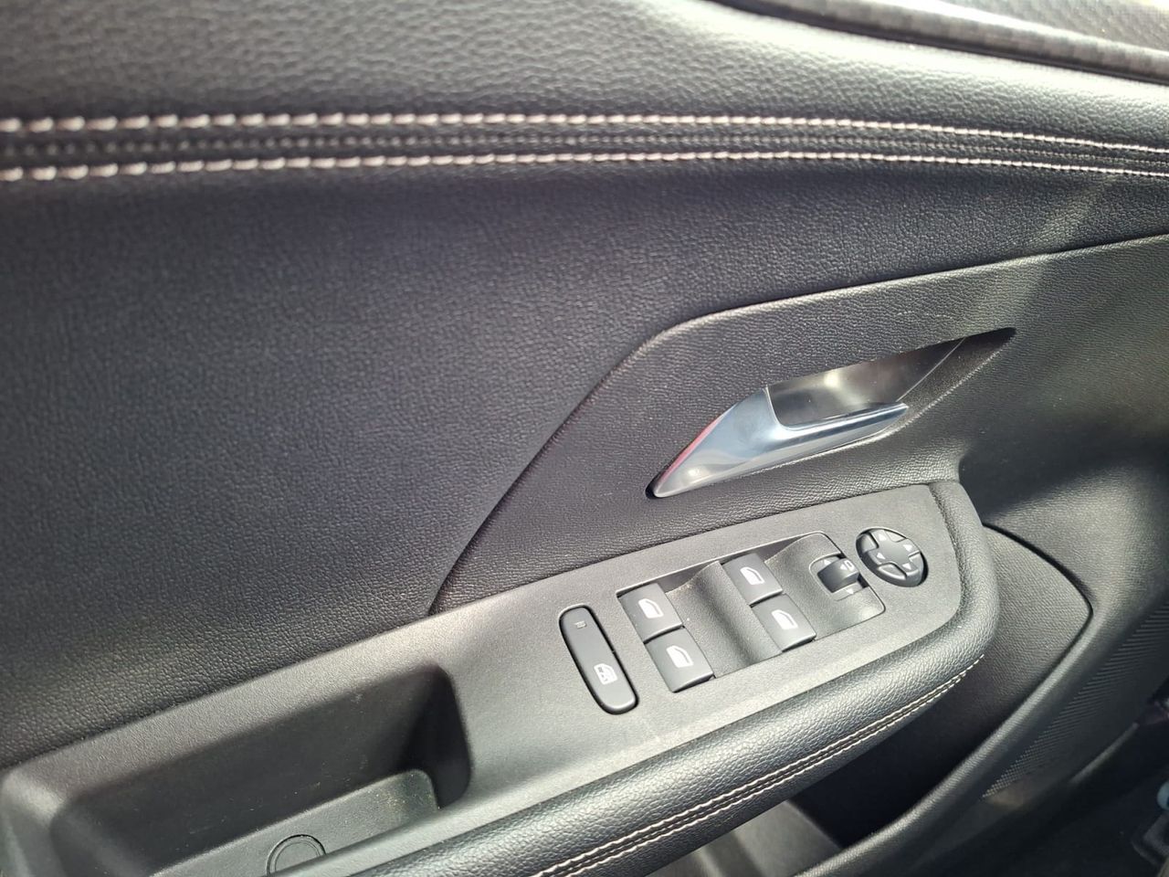 Opel Mokka ULTIMATE 1.2 T AT8 S/S 130 CV  - Foto 2