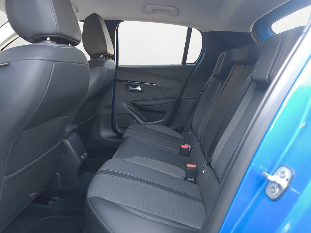 Peugeot 208 ALLURE PURE TECH 100 CV  - Foto 2