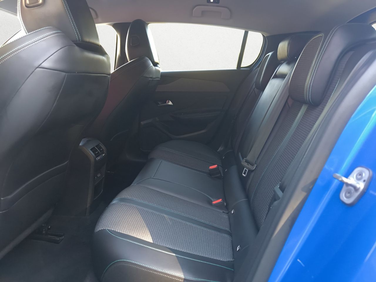 Peugeot 308 ALLURE HYBRD 180 e EAT8  - Foto 2