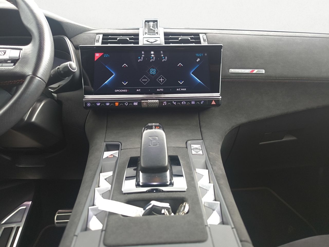 DS DS 7 CROSSBACK E TENSE 225 PERFORMANCE LINE  - Foto 2