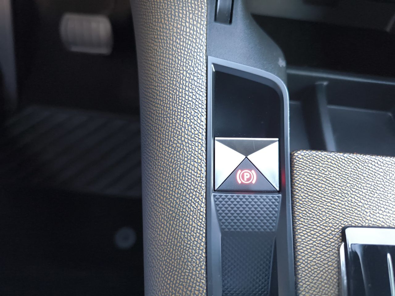 DS DS 7 CROSSBACK BLUE HDI 130 CV AUT SO CHIC  - Foto 2