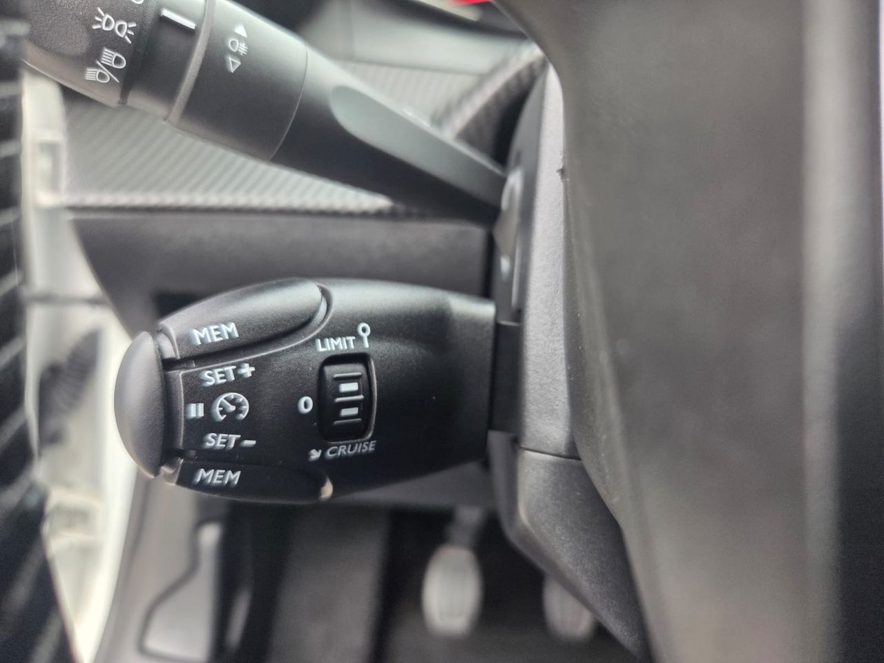 Peugeot 208 ACTIVE PACK BLUE HDI 100 CV  - Foto 2