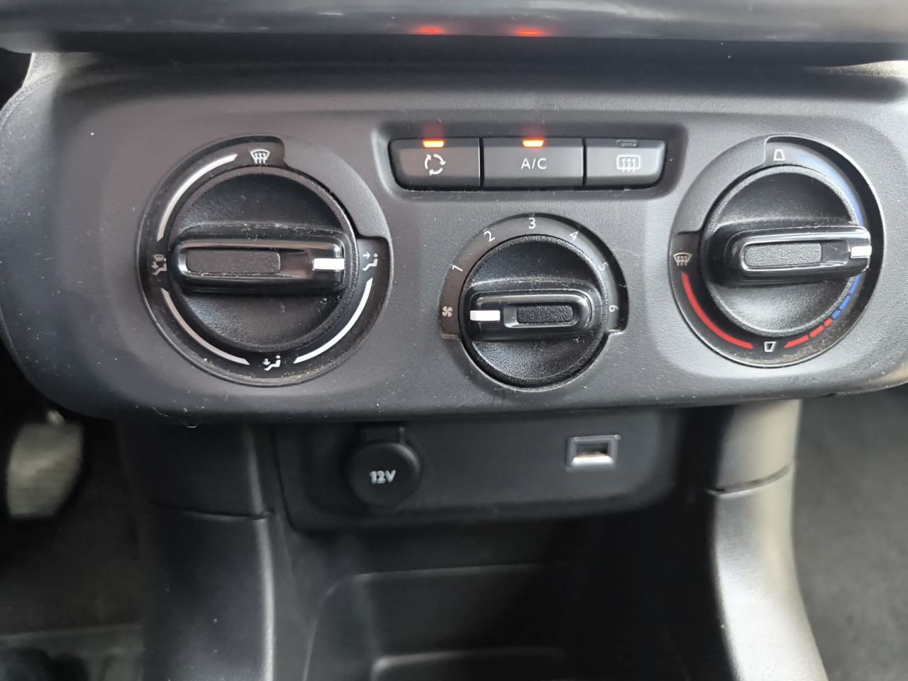 Citroën C3 FEEL BLUE HDI 100 CV  - Foto 2