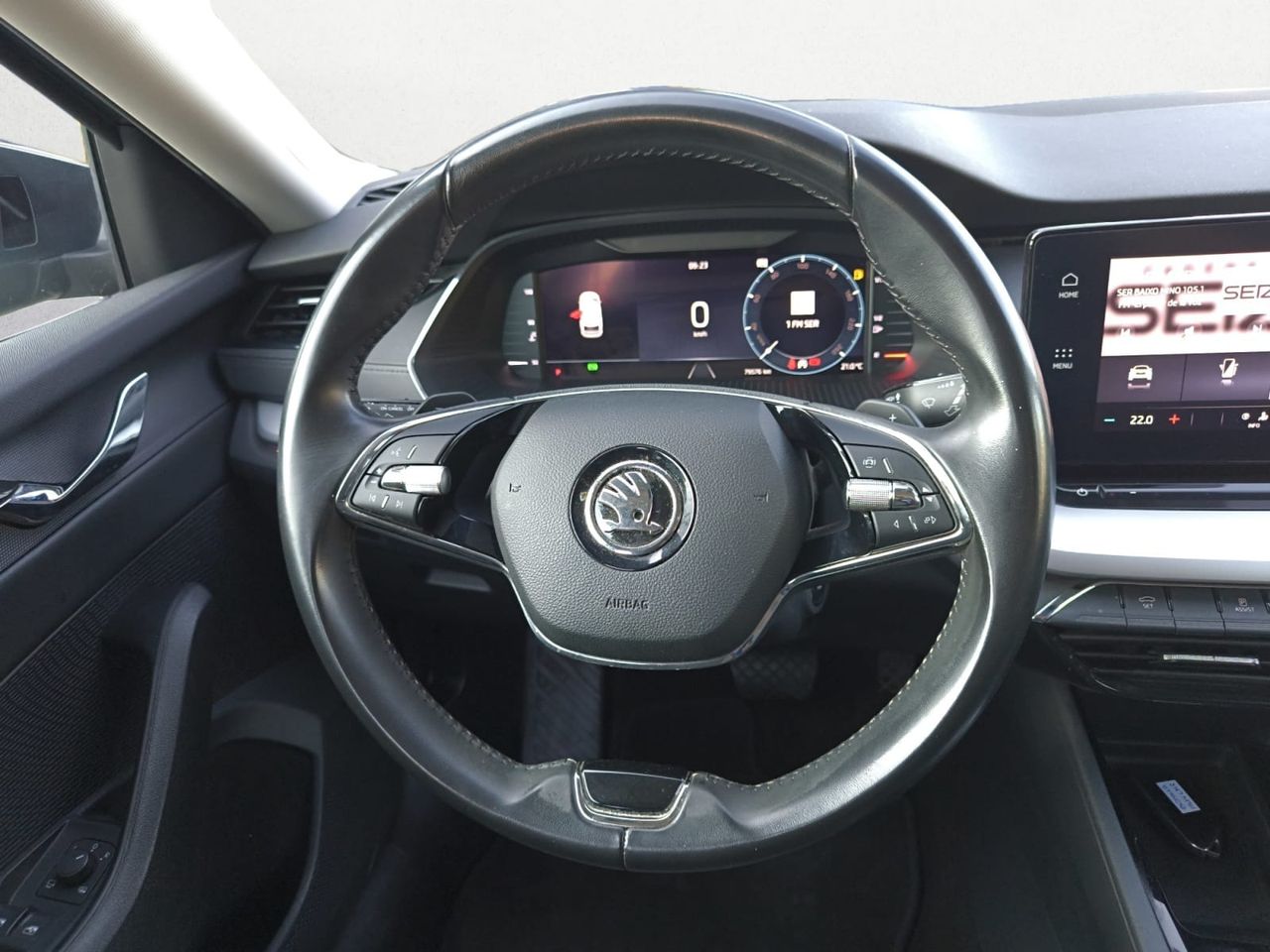 Skoda Octavia COMBI 2.0 TDI 150 CV DSG AMBITION + PACK BUSINESS  - Foto 2