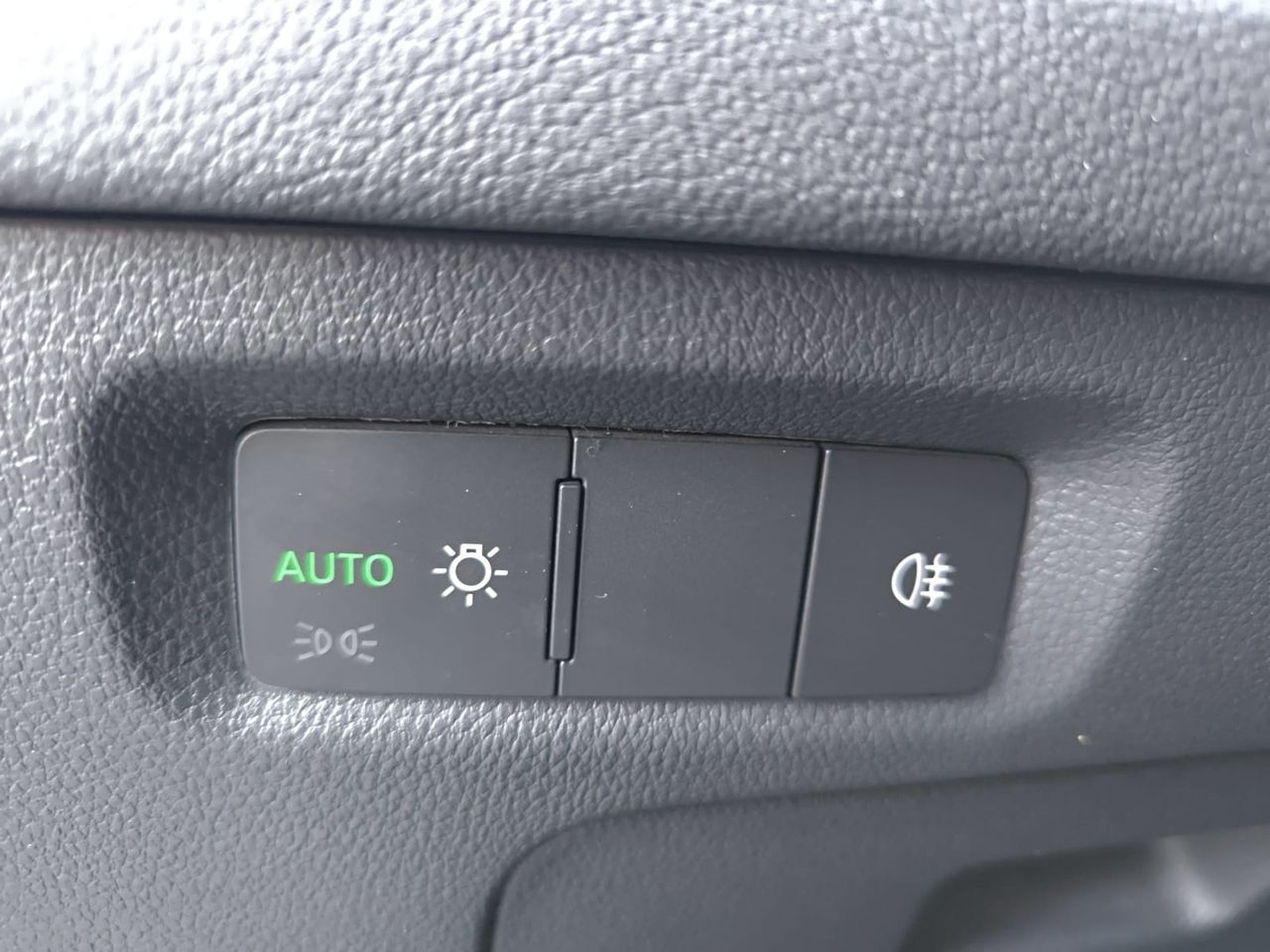 Skoda Octavia COMBI 2.0 TDI 150 CV DSG AMBITION + PACK BUSINESS  - Foto 2