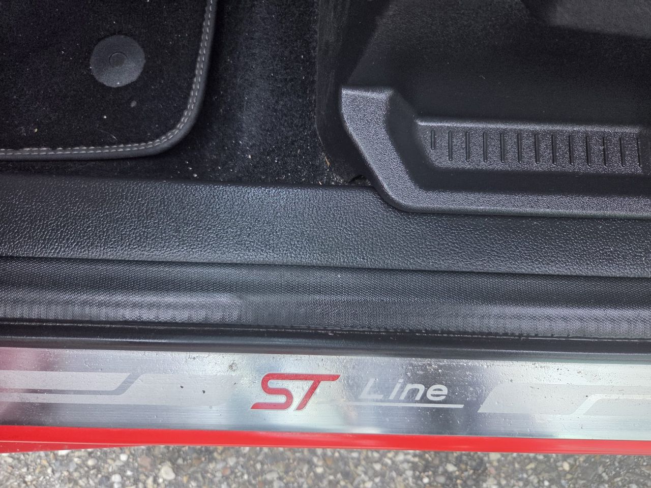 Ford Kuga 1.5 TDCI 120 CV ST LINE  - Foto 2