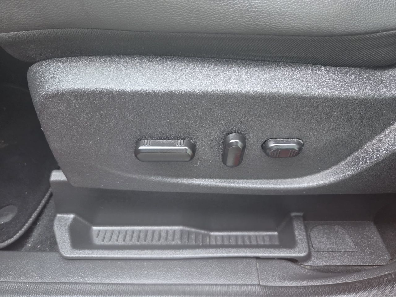 Ford Kuga 1.5 TDCI 120 CV ST LINE  - Foto 2