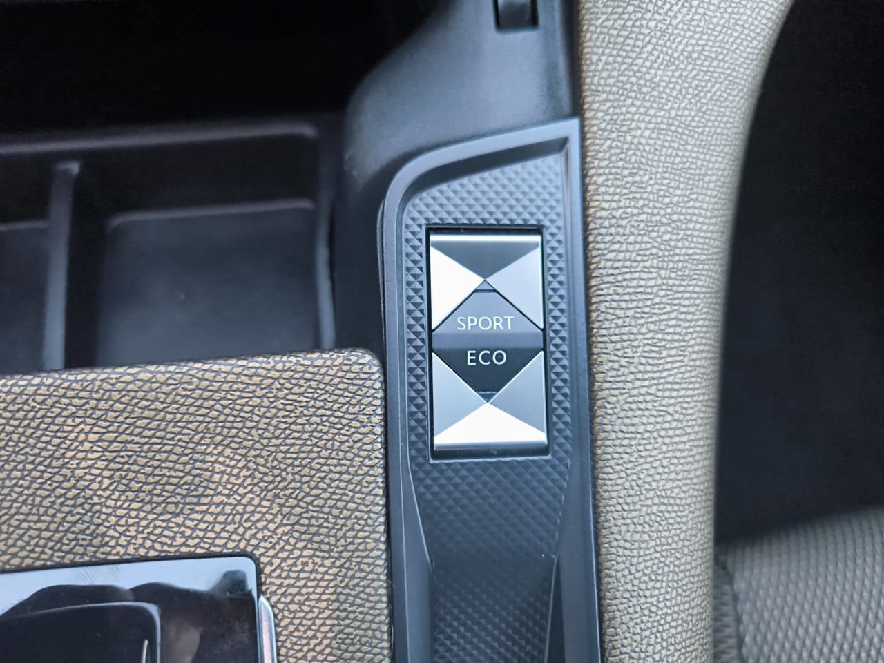 DS DS 7 BE CHIC BLUE HDI 130 CV EAT8  - Foto 2