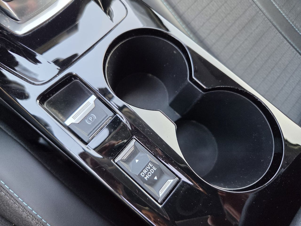 Peugeot e-208 ALLURE ELECTRICO 136 CV  - Foto 2