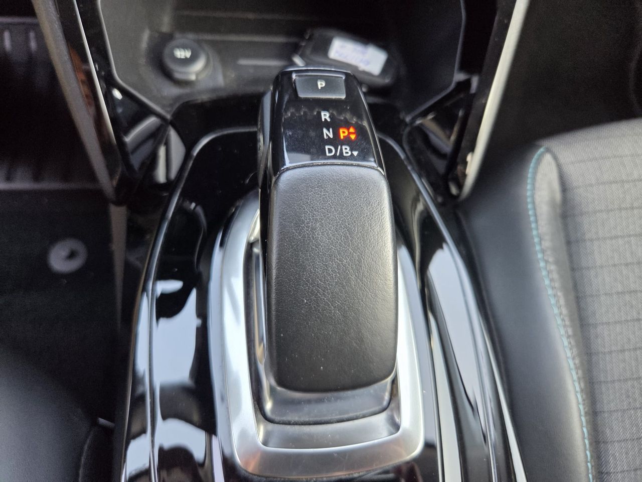 Peugeot e-208 ALLURE ELECTRICO 136 CV  - Foto 2