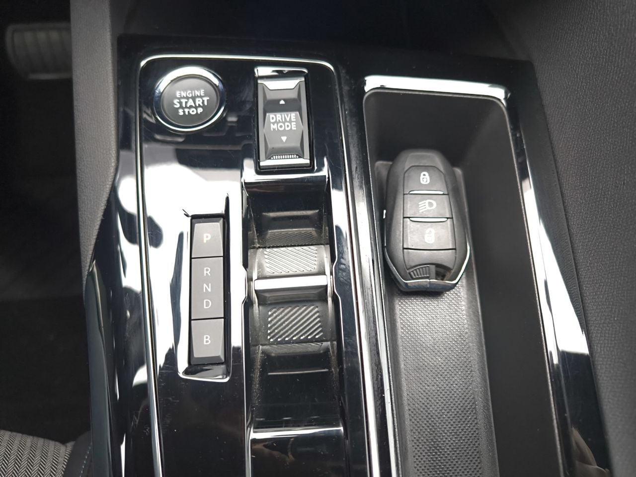 Peugeot 3008 Hybrid ALLURE PACK PLUG-IN HYBRID 225 e-EAT8  - Foto 2