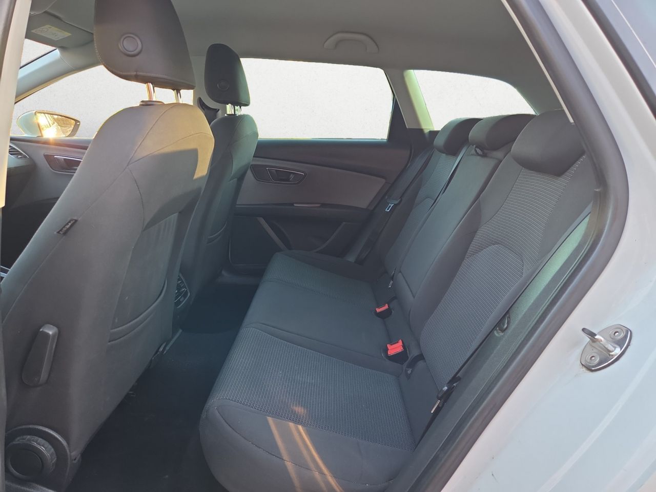 Seat Leon 1.5 TSI SPORTOURER ST   - Foto 2