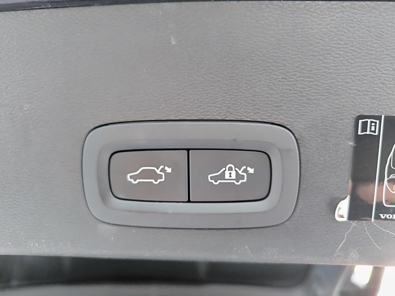 Volvo XC40 1.5 T3 MOMENTUM AUT  - Foto 2