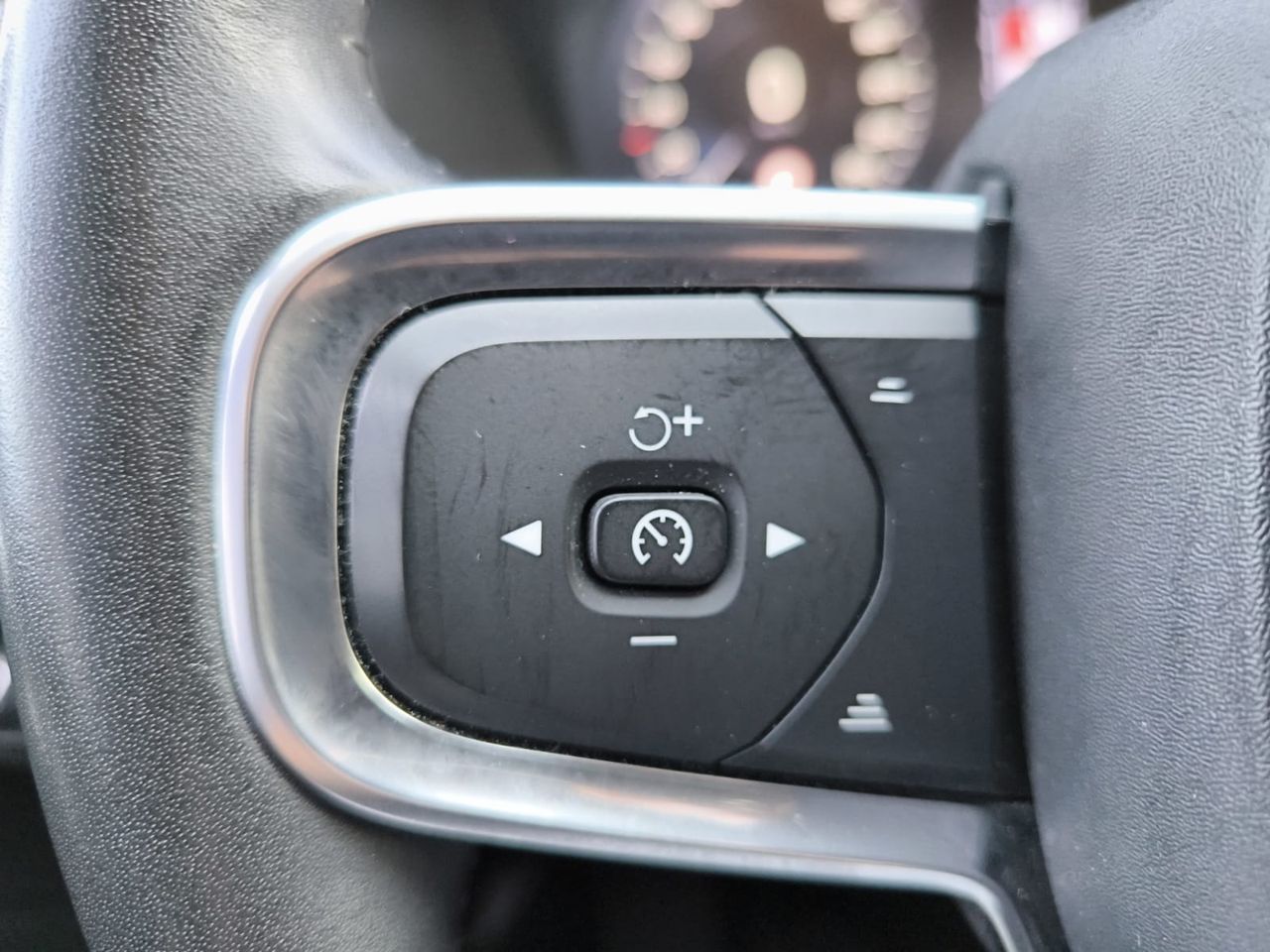 Volvo XC40 1.5 T3 MOMENTUM AUT  - Foto 2