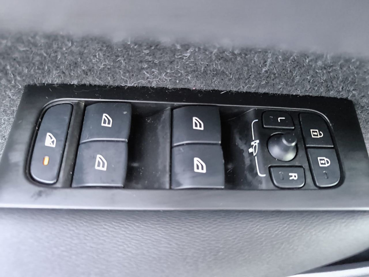 Volvo XC40 1.5 T3 MOMENTUM AUT  - Foto 2