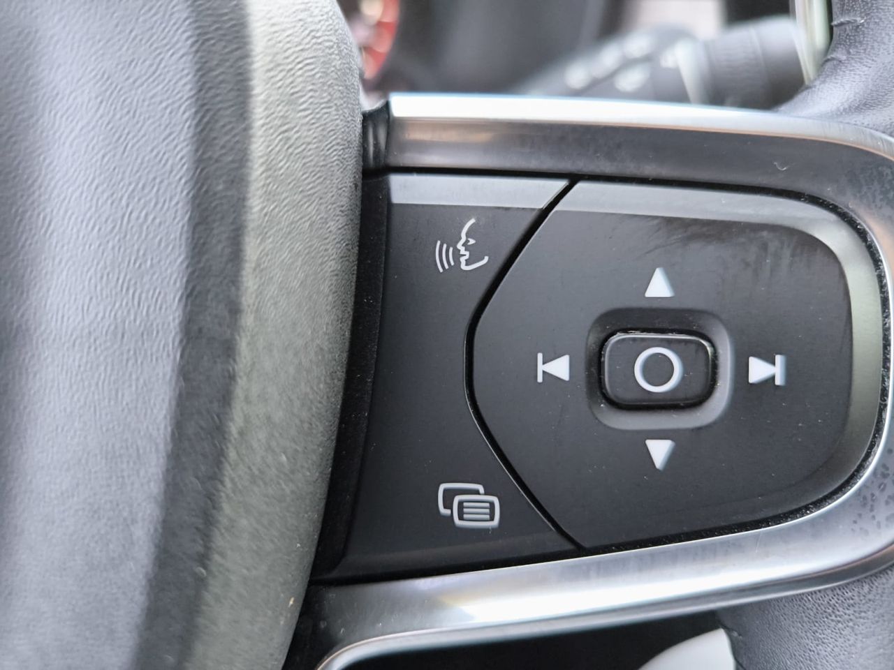 Volvo XC40 1.5 T3 MOMENTUM AUT  - Foto 2