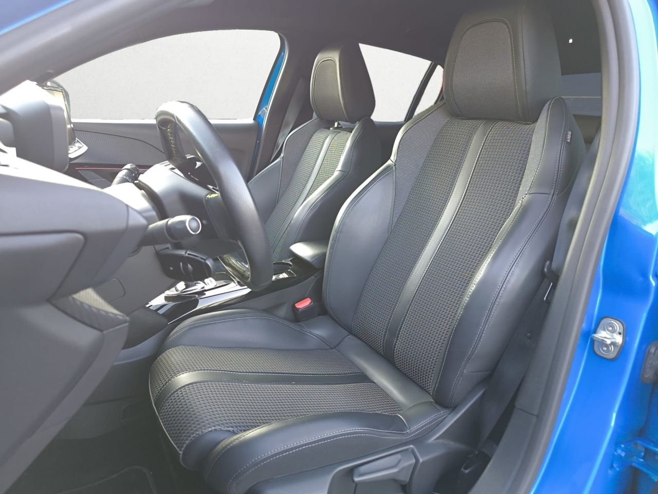 Peugeot e-208 GT LINE ELECTRICO 136 CV  - Foto 2