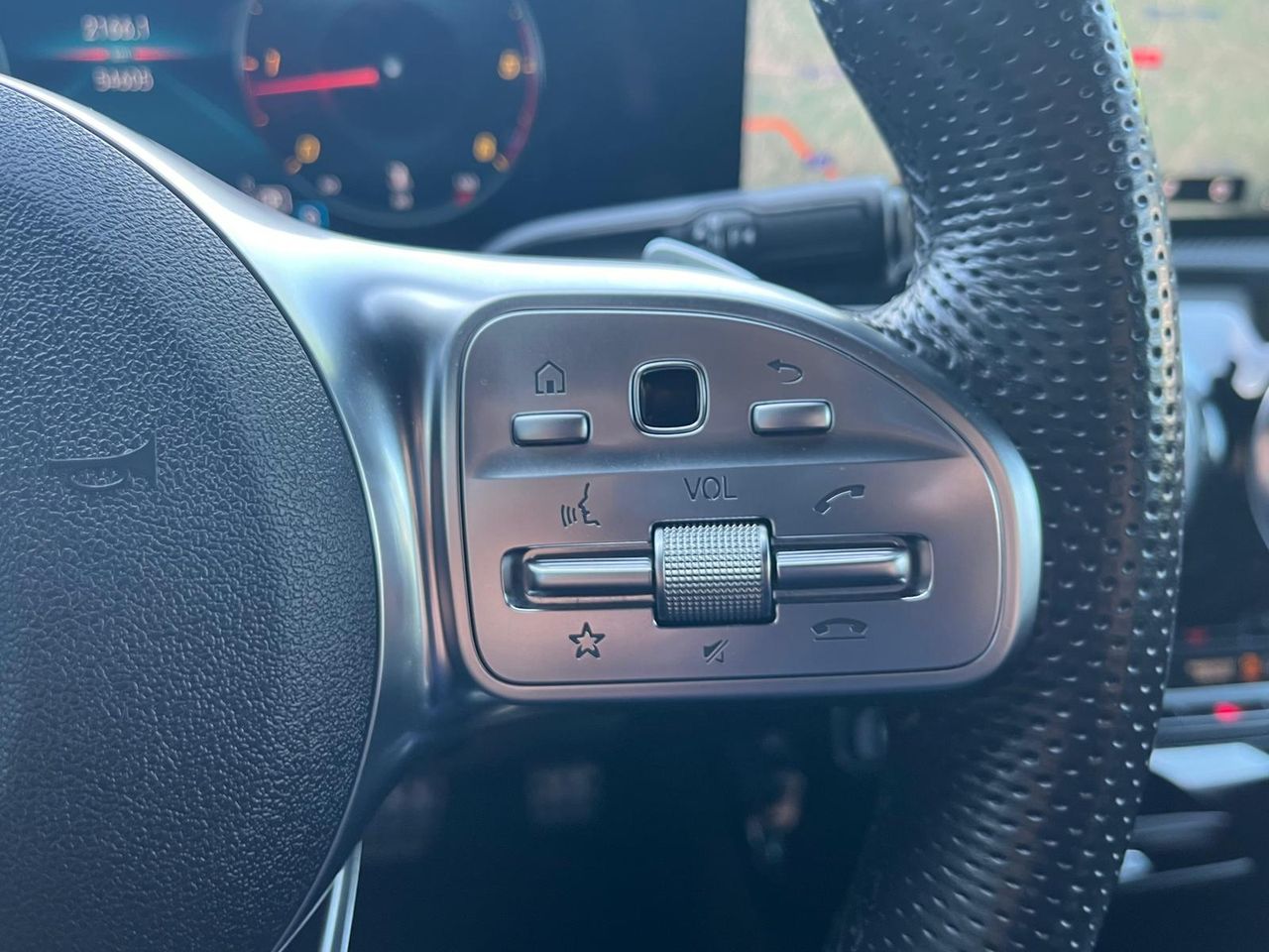 Mercedes CLA SHOOTING BRAKE 200 D DCT AMG LINE  + PAQUETE PREMIUM+SMARTPHONE  - Foto 2