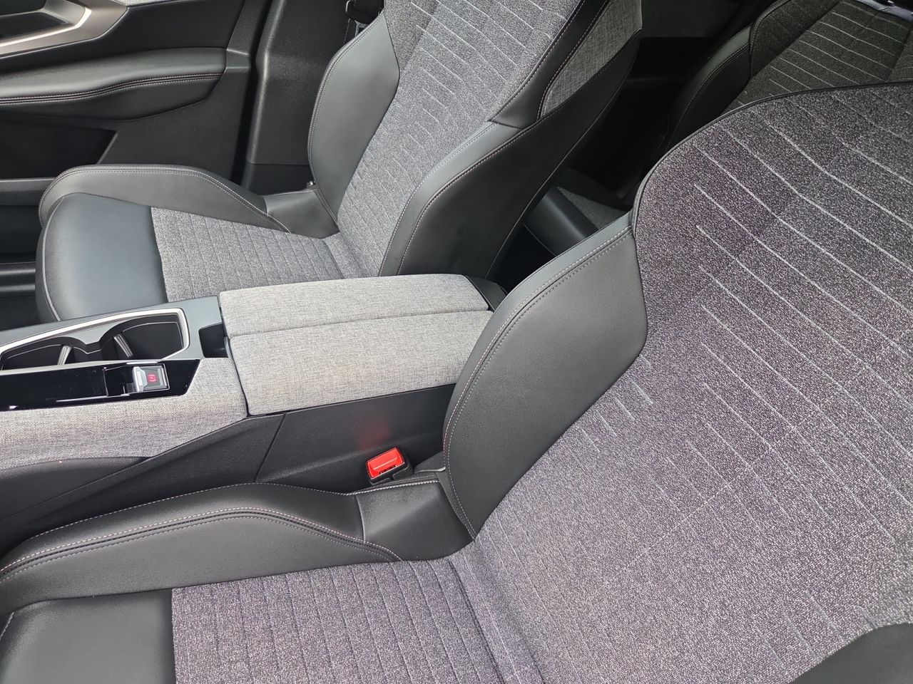 Peugeot 5008 5008 Allure HYBRID 145 eDCS6  - Foto 2