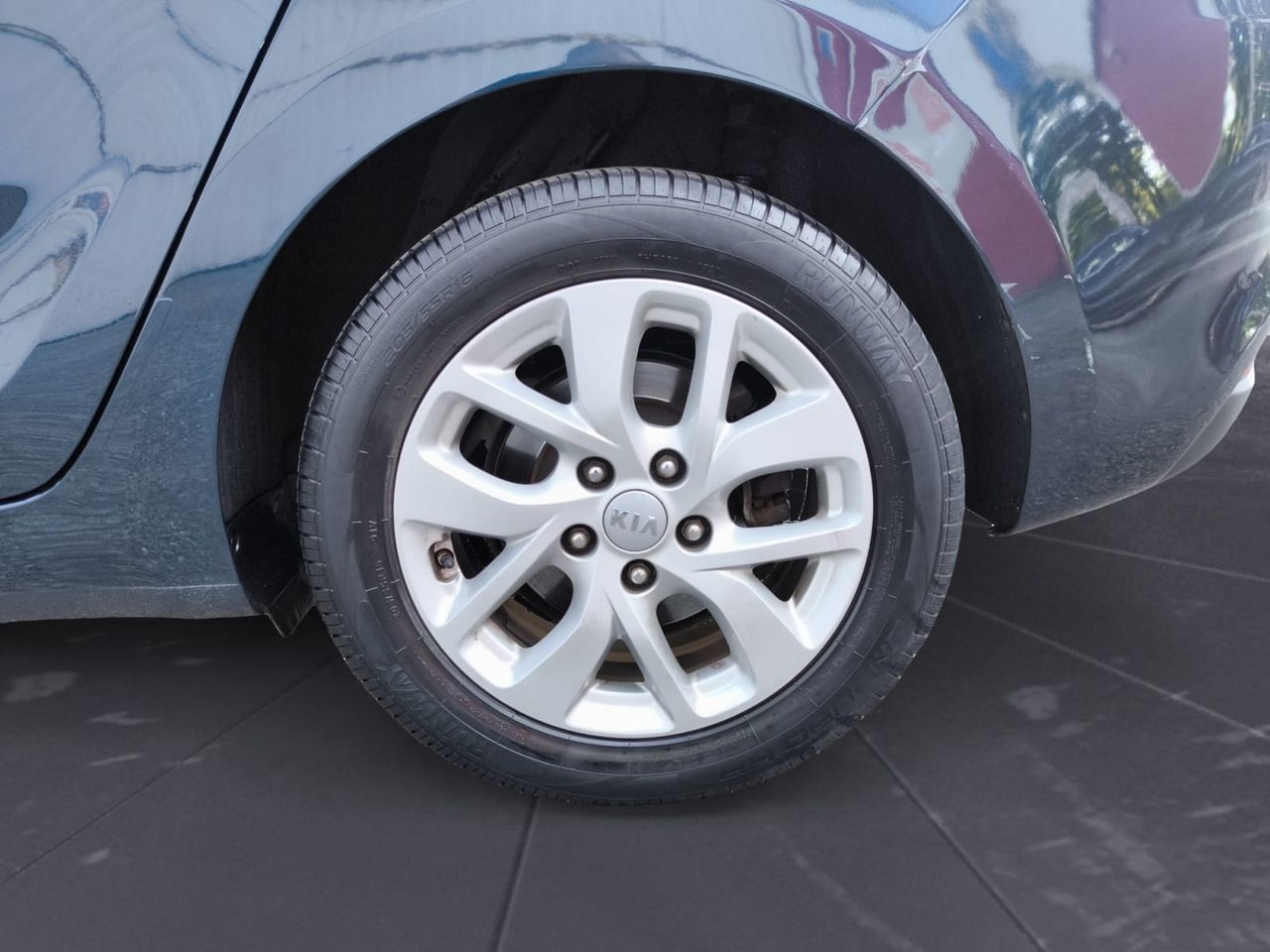 Kia Carens 1.6 GDI CONCEPT 135 CV  - Foto 2