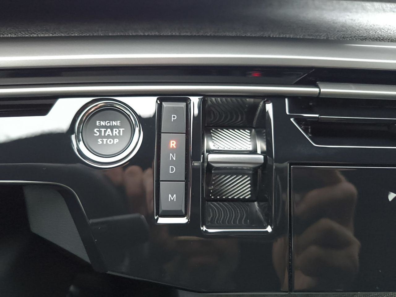 Peugeot 5008 ALLURE HYBRID 145  DCS6  - Foto 2