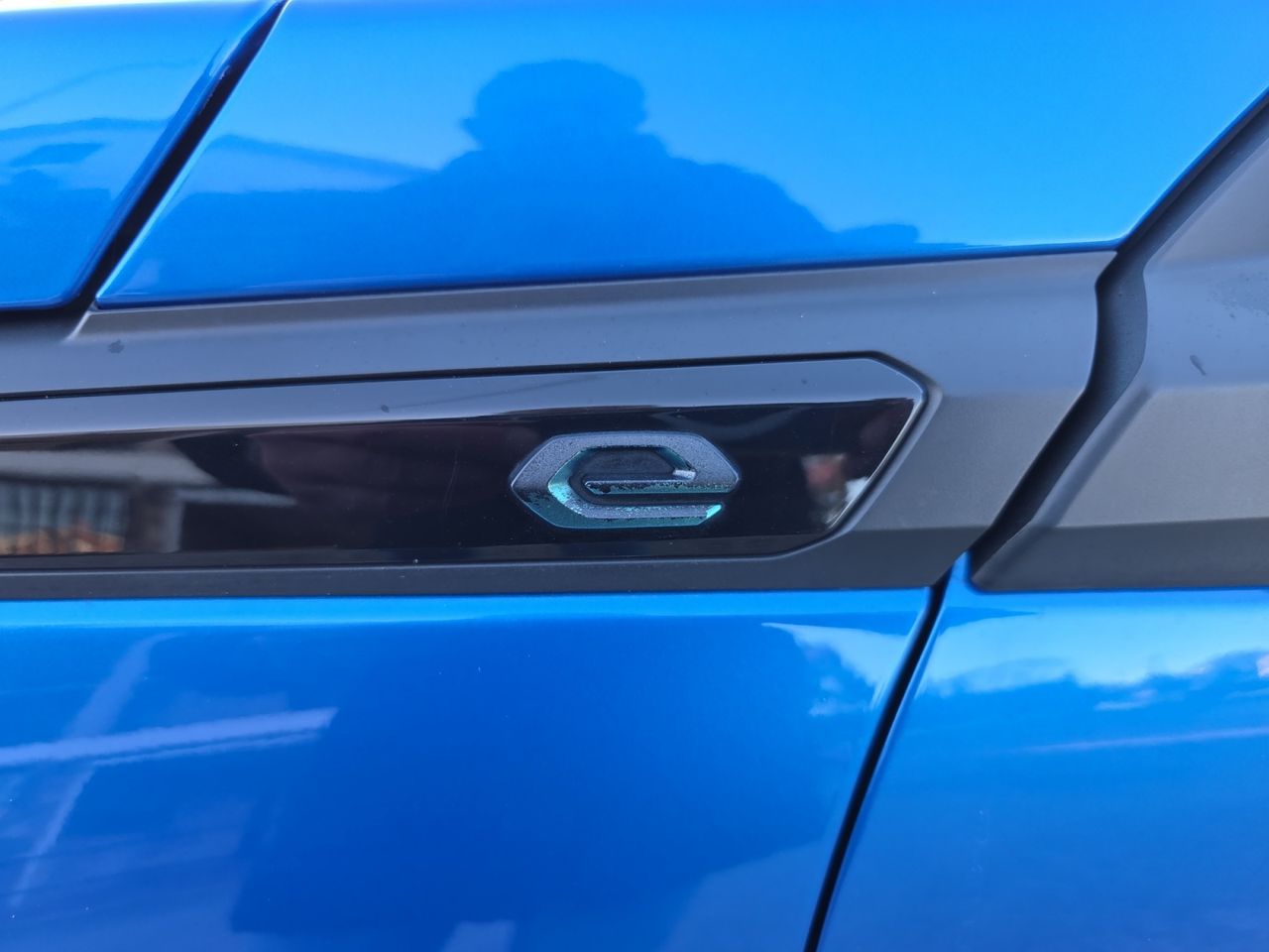 Peugeot e-2008 GT  ELECTRICO 136 CV  - Foto 2