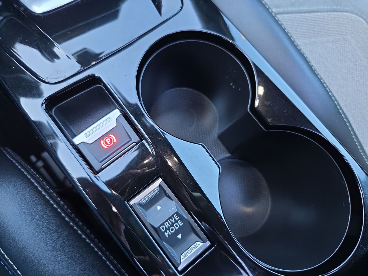 Peugeot e-2008 GT  ELECTRICO 136 CV  - Foto 2