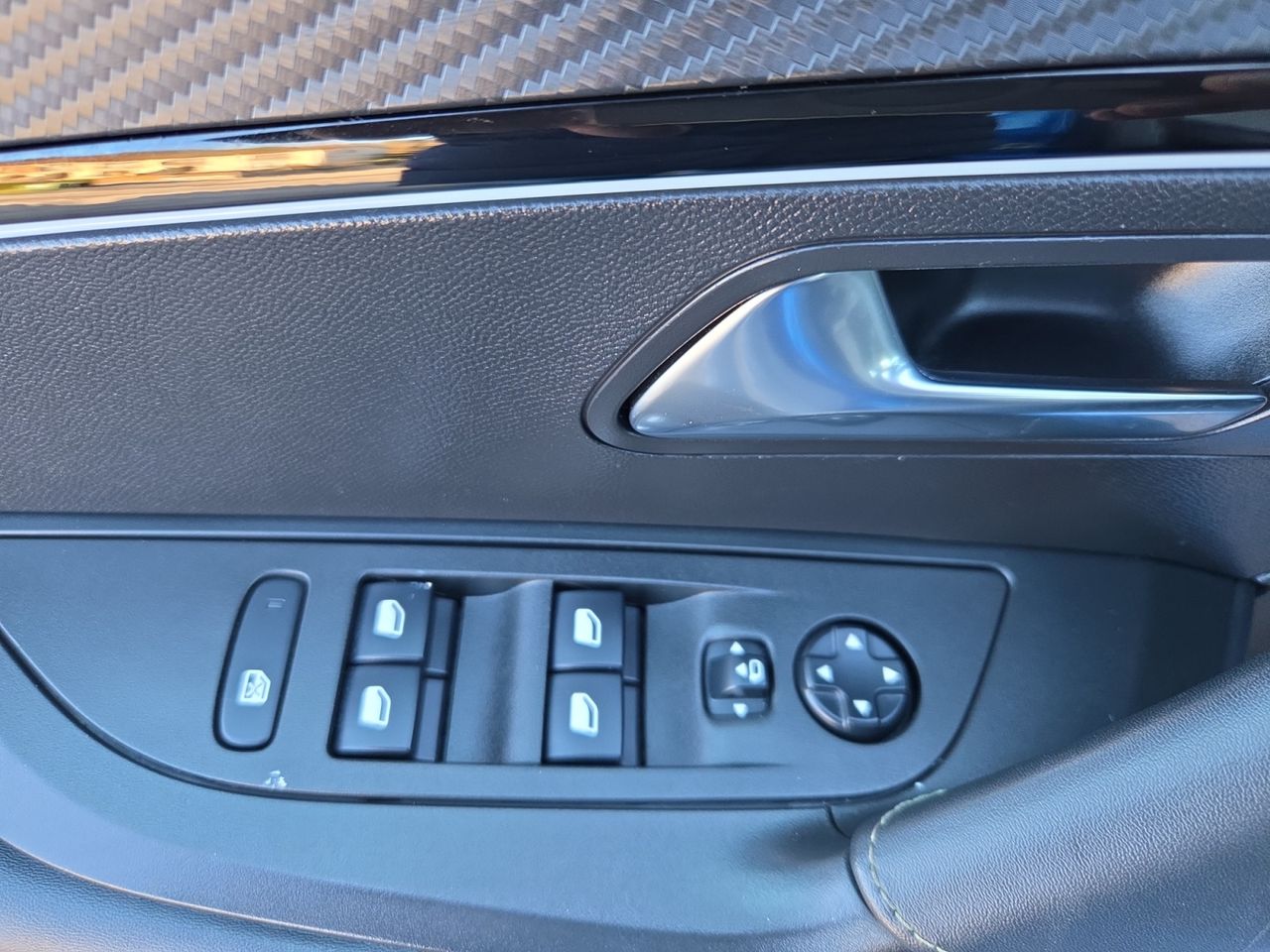 Peugeot e-2008 GT  ELECTRICO 136 CV  - Foto 2