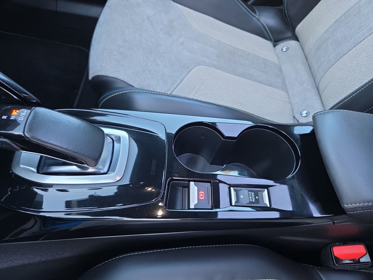 Peugeot e-2008 GT  ELECTRICO 136 CV  - Foto 2