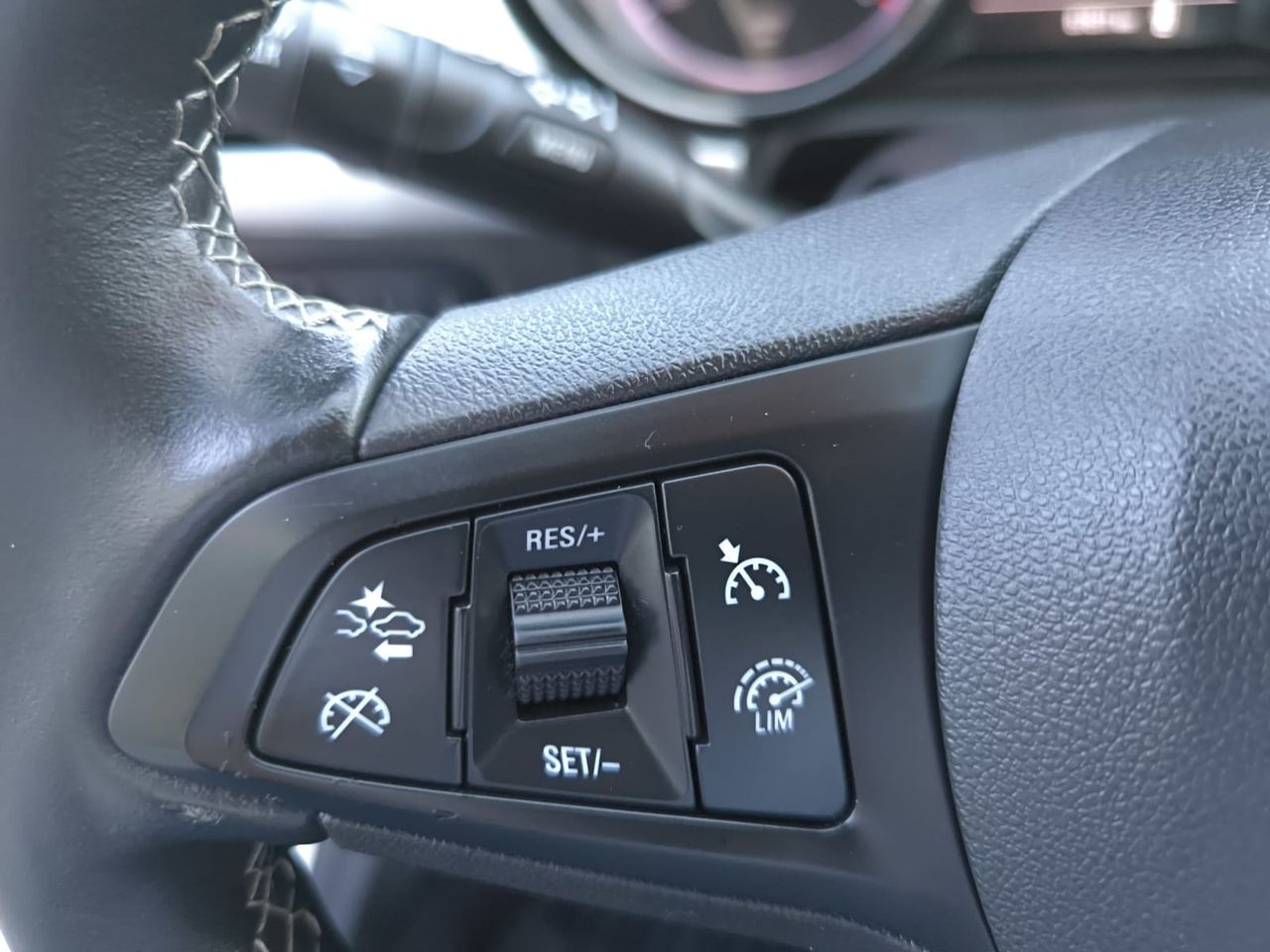 Opel Astra 1.5 D DVC 77 KW 105 CV EDITION  - Foto 2