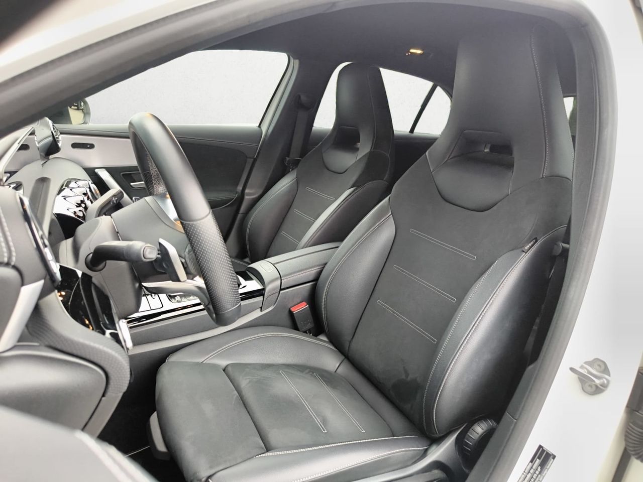 Mercedes Clase A 200 D AMG LINE + PAQUETE PREMIUM+ SMARTPHONE  - Foto 2