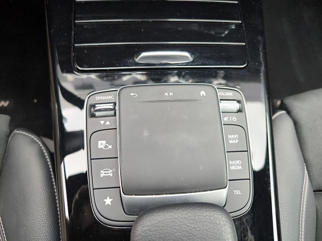 Mercedes Clase A 200 D AMG LINE + PAQUETE PREMIUM+ SMARTPHONE  - Foto 2