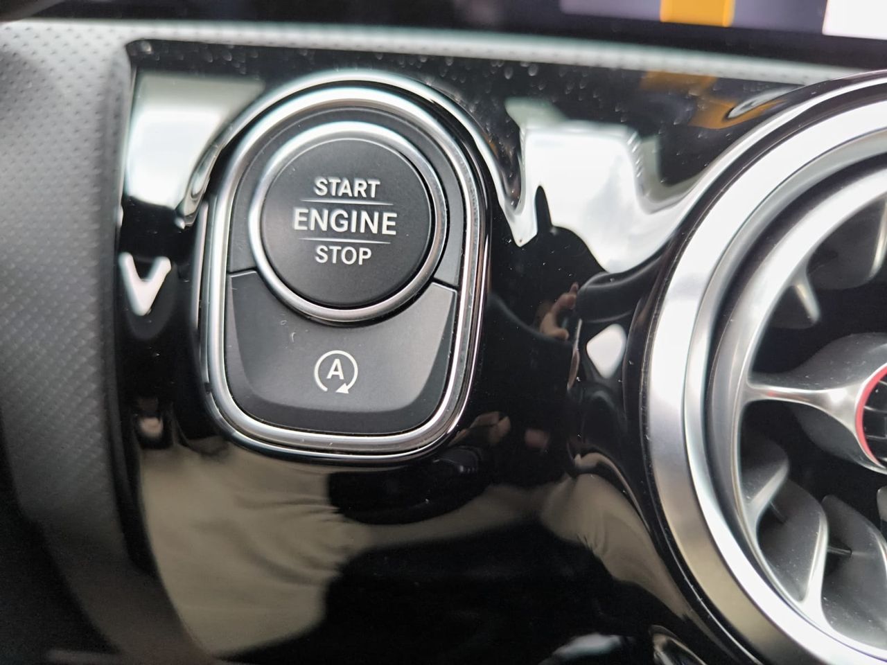 Mercedes Clase A 200 D AMG LINE + PAQUETE PREMIUM+ SMARTPHONE  - Foto 2