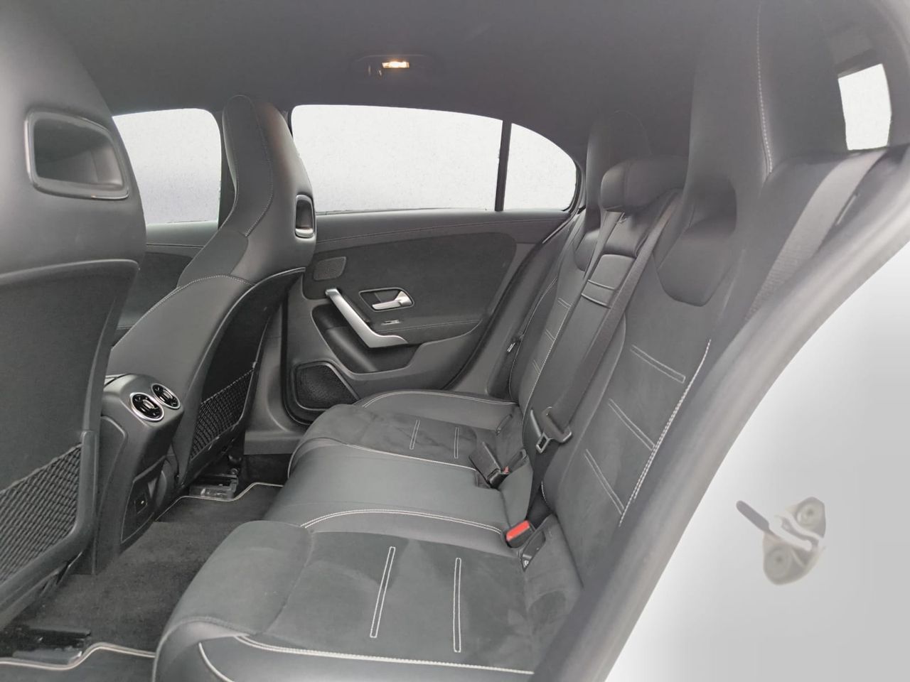 Mercedes Clase A 200 D AMG LINE + PAQUETE PREMIUM+ SMARTPHONE  - Foto 2