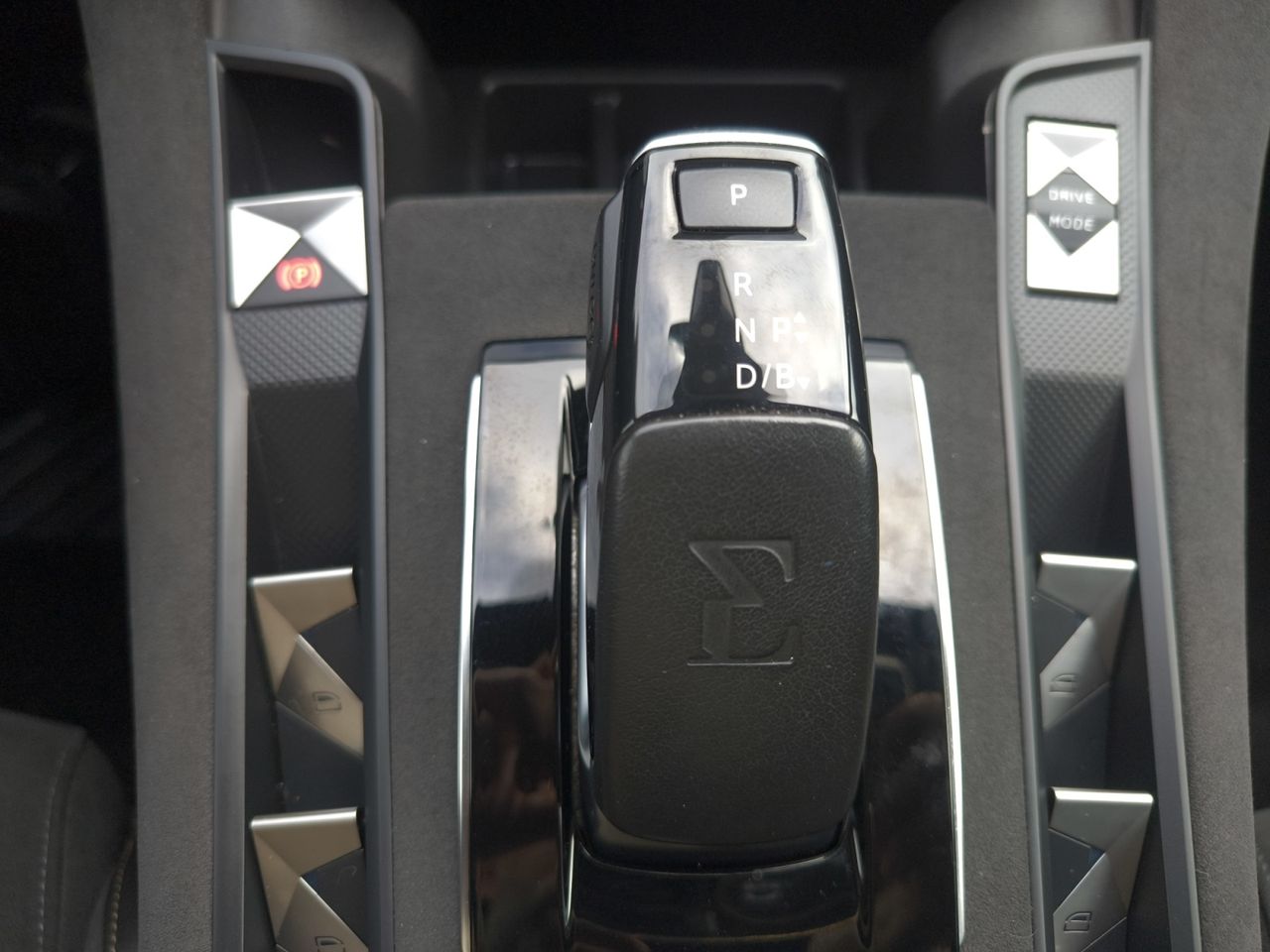 DS DS 7 CROSSBACK E TENSE 225 PERFORMANCE LINE  - Foto 2