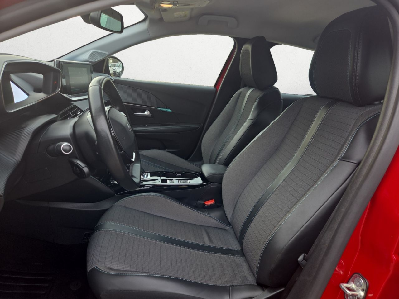 Peugeot e-208 ALLURE  - Foto 2