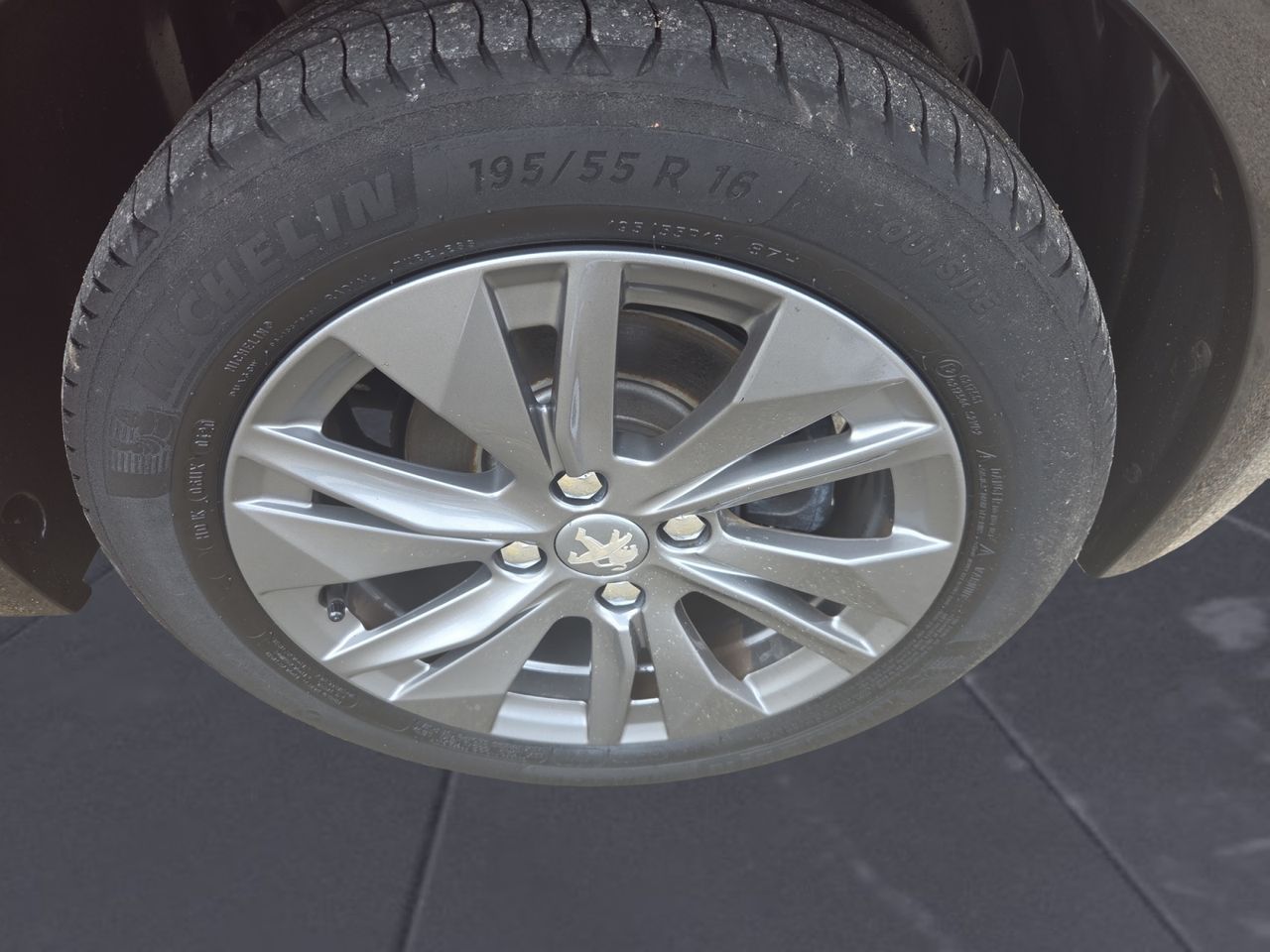 Peugeot e-208 ALLURE  - Foto 2