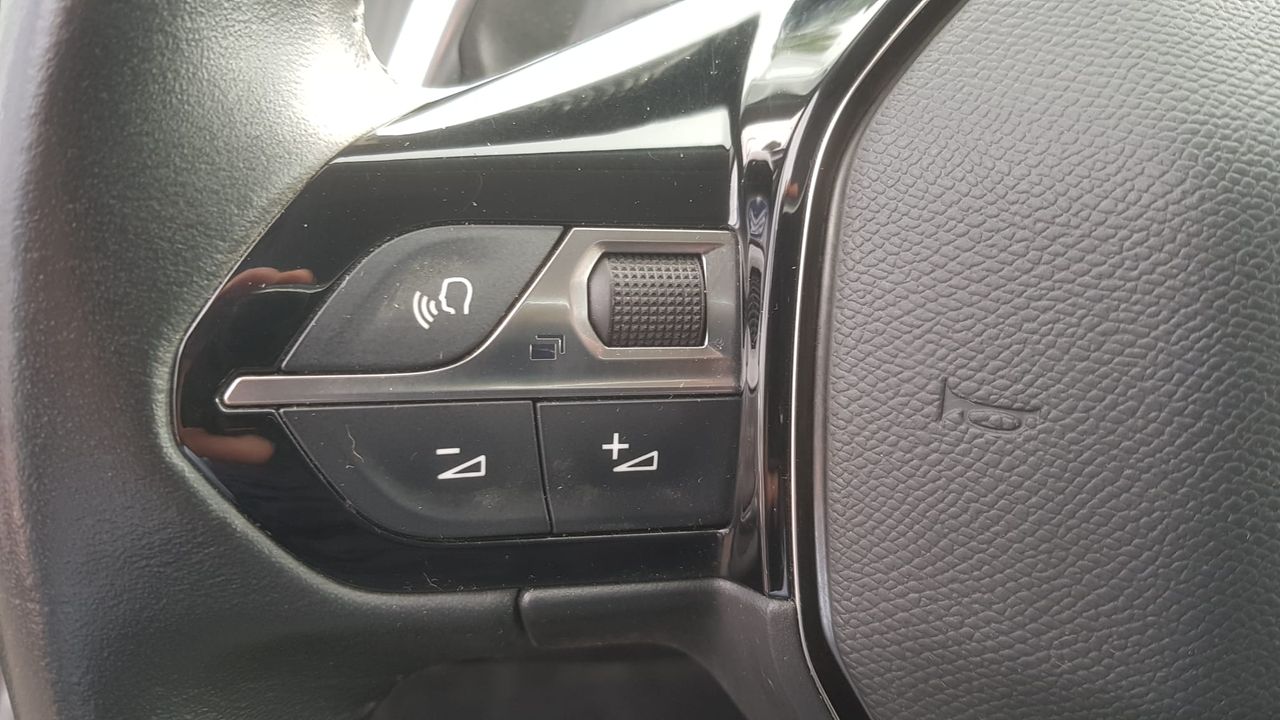 Peugeot 2008 ALLURE 1.5 BLUE HDI 130 CV EAT8  - Foto 2