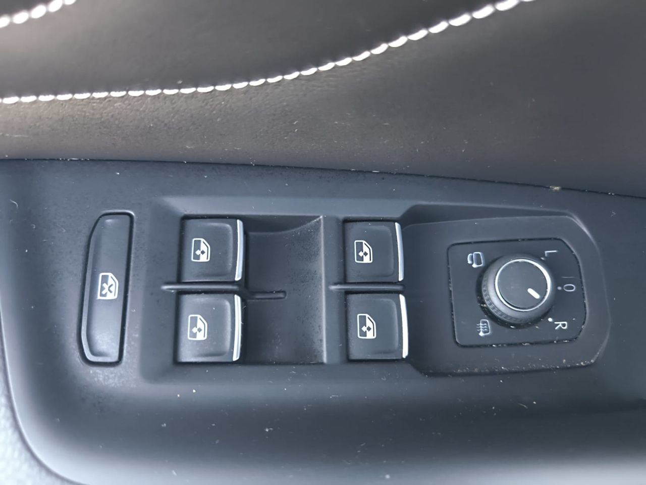 Volkswagen Passat VARIANT R LINE 2.0 TDI 110 KW 150 CV DSG  - Foto 2