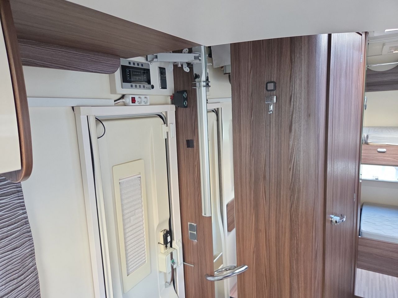 Ford Transit KOMBI 320 L2 TREND  - Foto 2