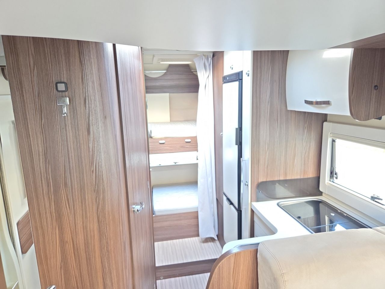 Ford Transit KOMBI 320 L2 TREND  - Foto 2