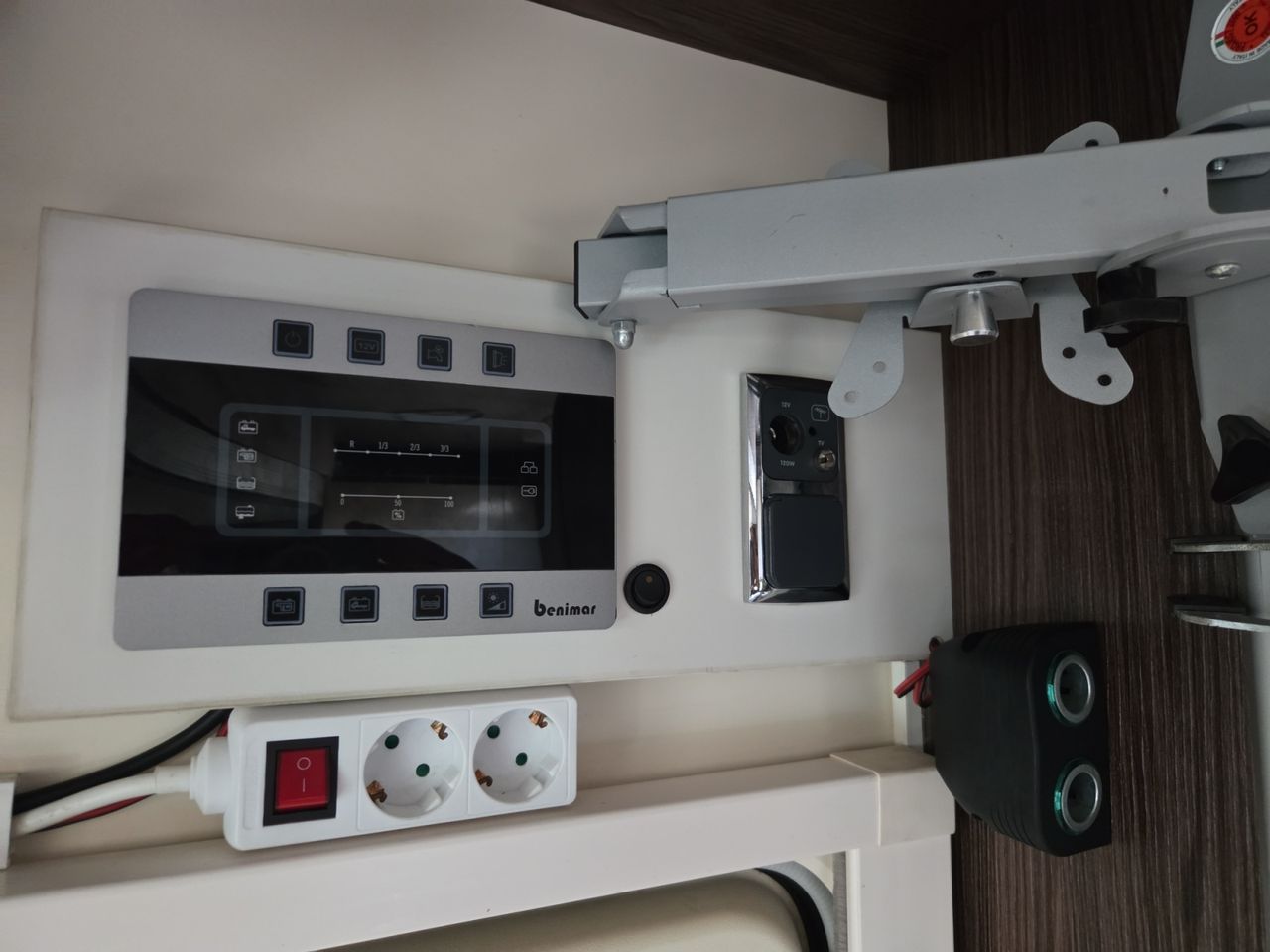 Ford Transit KOMBI 320 L2 TREND  - Foto 2