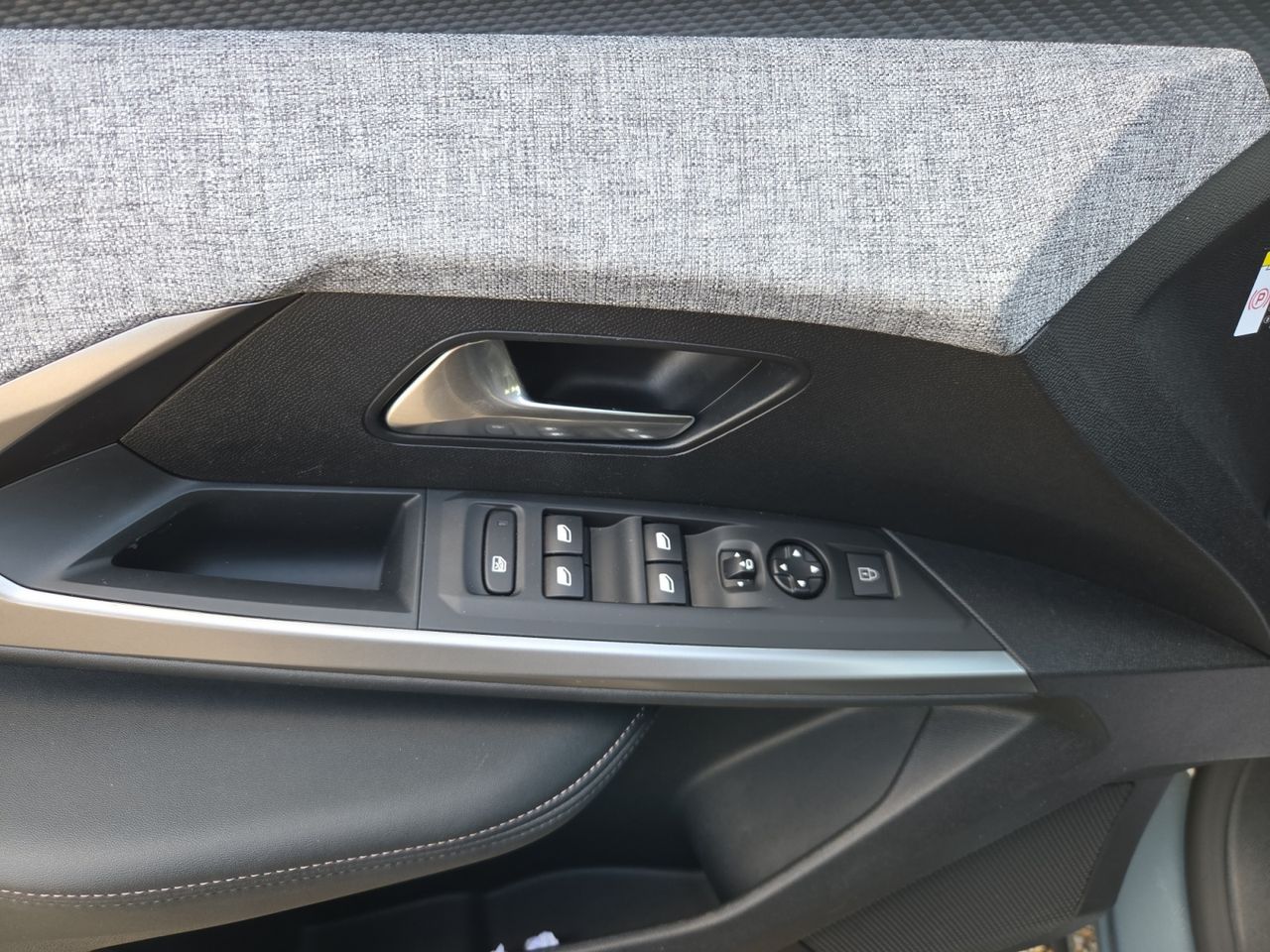 Peugeot 5008 ALLURE HYBRID 145 eDCS6  - Foto 2